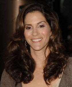 Jami Gertz: Bio, Height, Weight, Age, Measurements